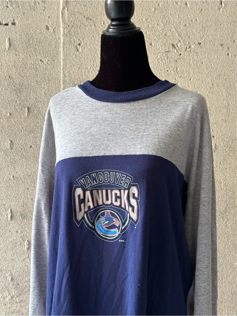 Vintage Canucks Navy & Gray Long-Sleeve Crew